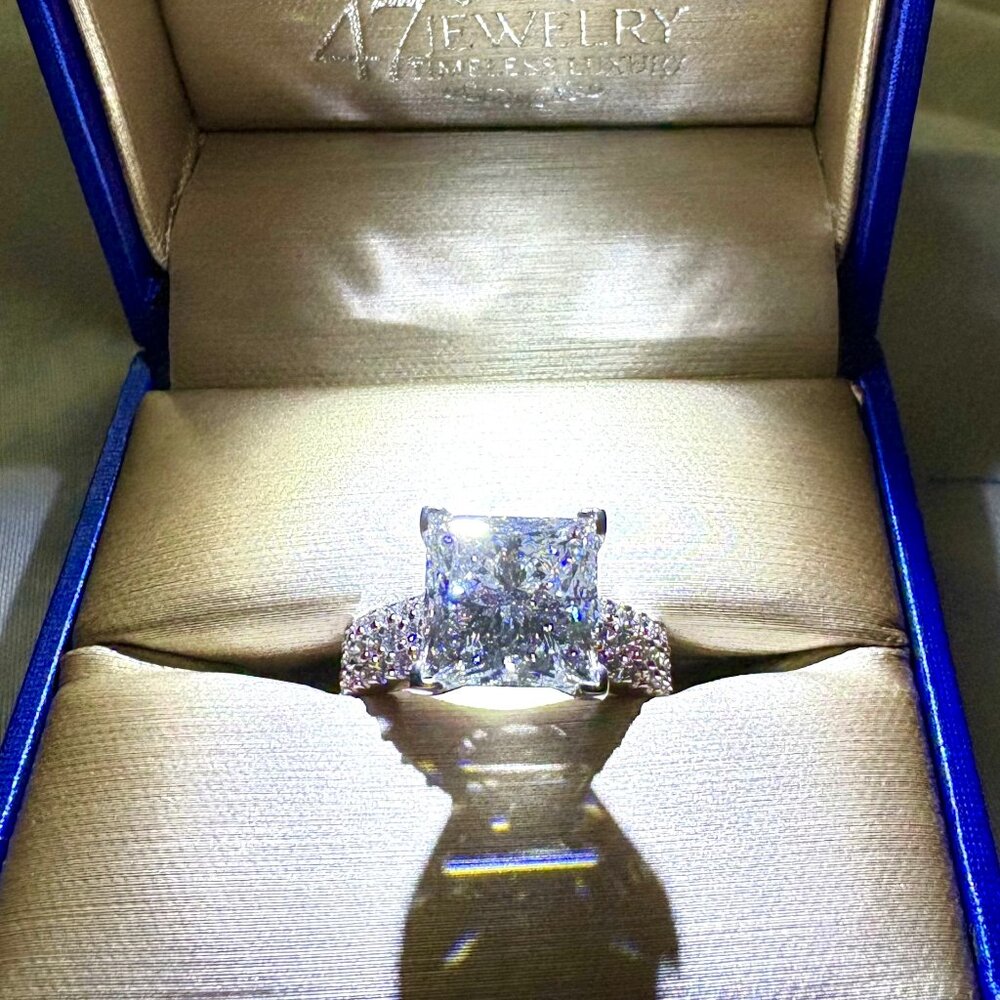 4.78 CT Lab grown diamond Grade F VS2 Princess cut three row Pave IGI certified